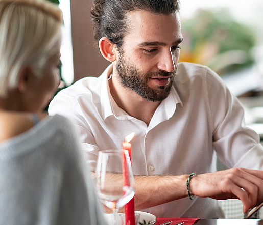 Romantic Encounters: Love Among German Men and Women